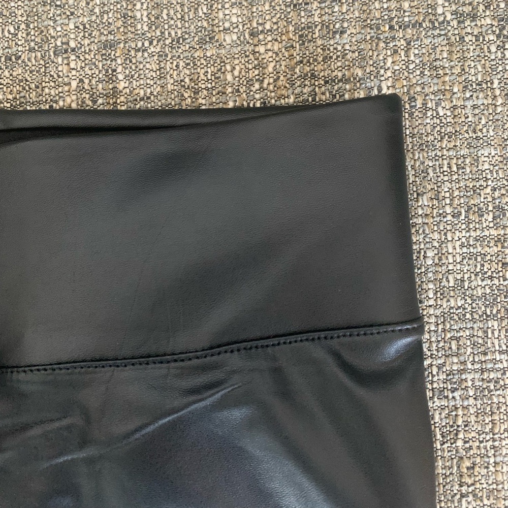 FAUX LEATHER HIGH WAISTED LEGGINGS - BLACK - Picture 4 of 9